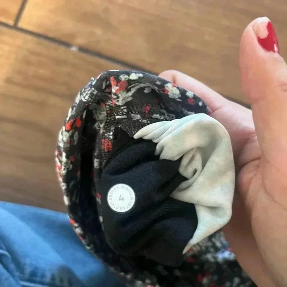 Lululemon Align Water Blossom Size 4 - Picture 4 of 4
